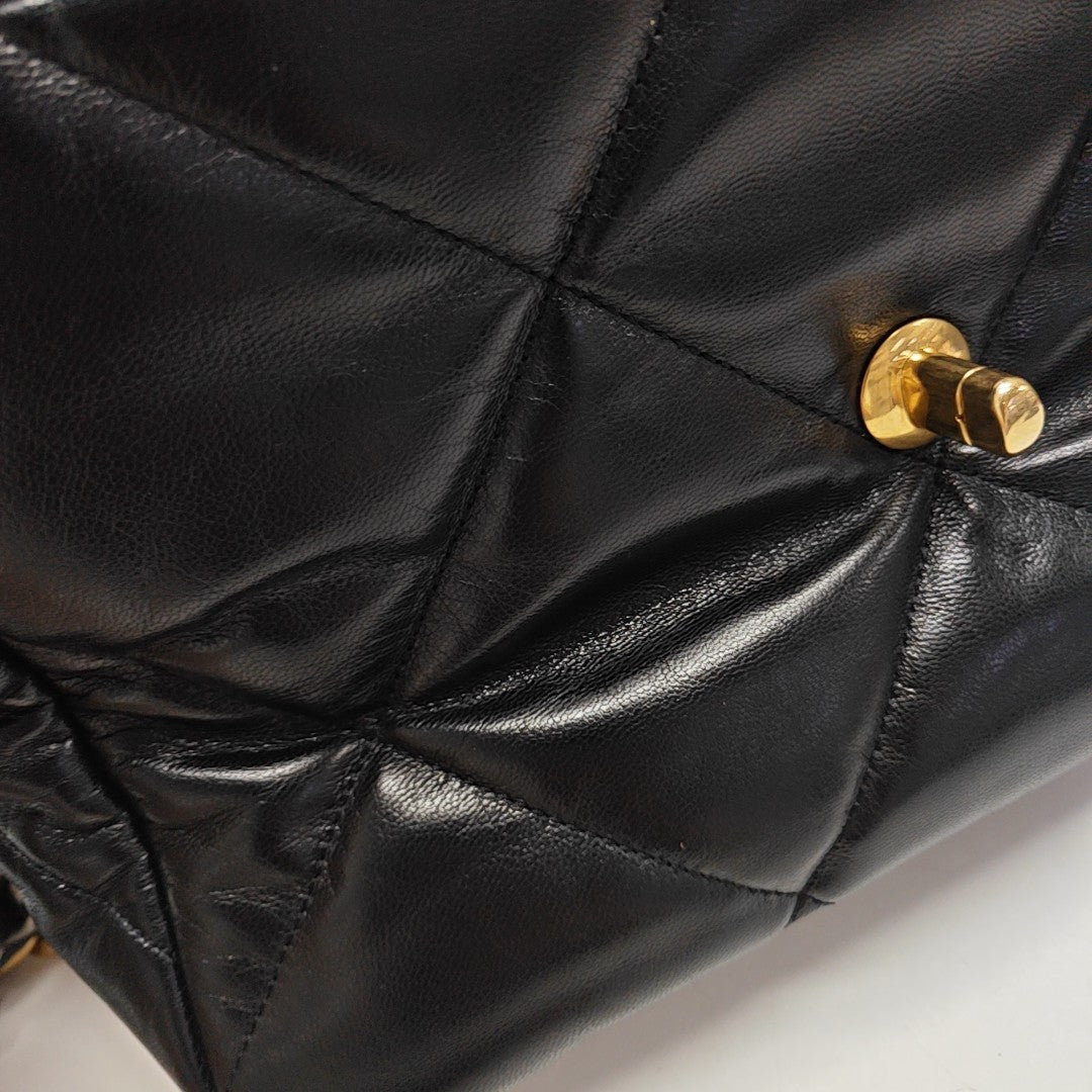 CHANEL 19 Medium Quilted Lambskin Black