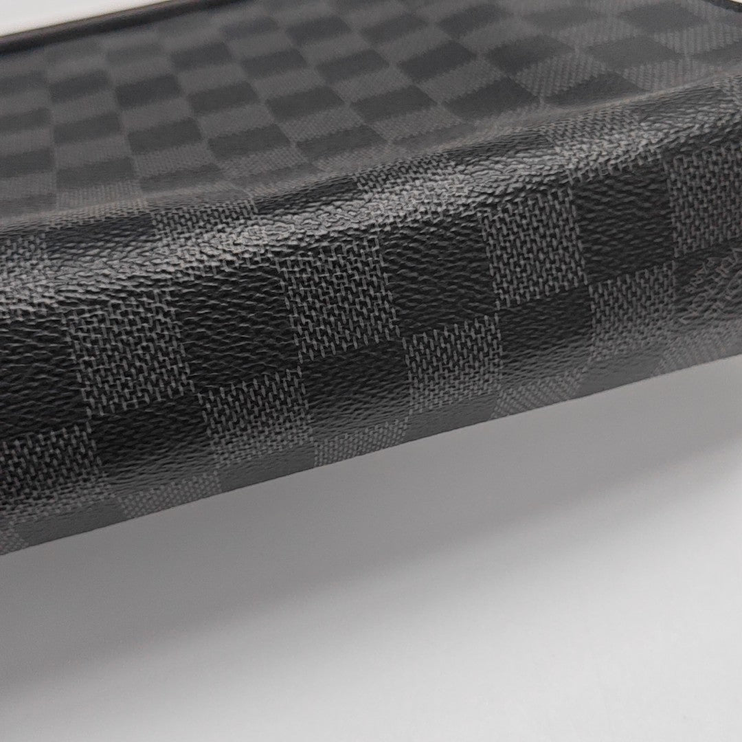 Pochette Voyag MM Damier Graphite Coated Canvas Gray