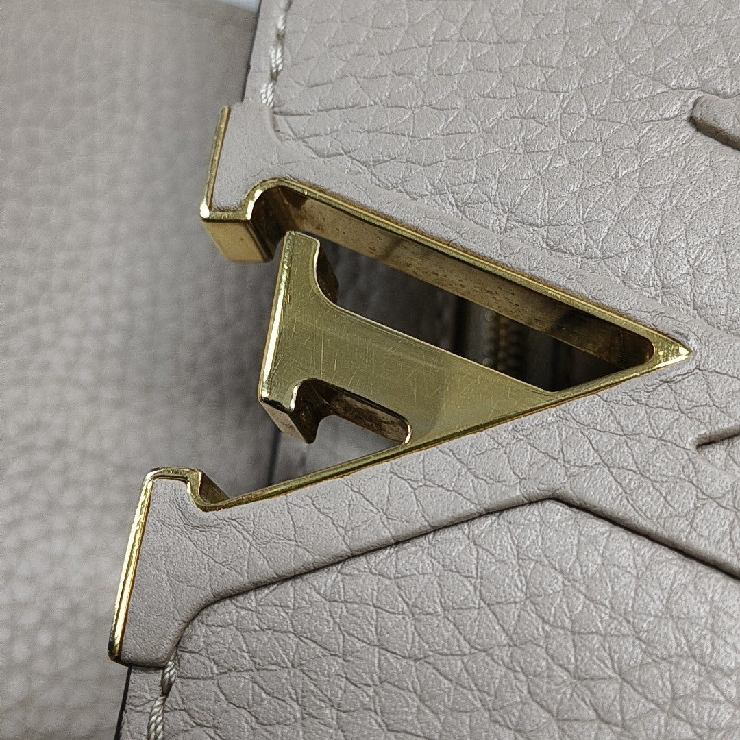 CAPUCINES MM Calfskin Gray