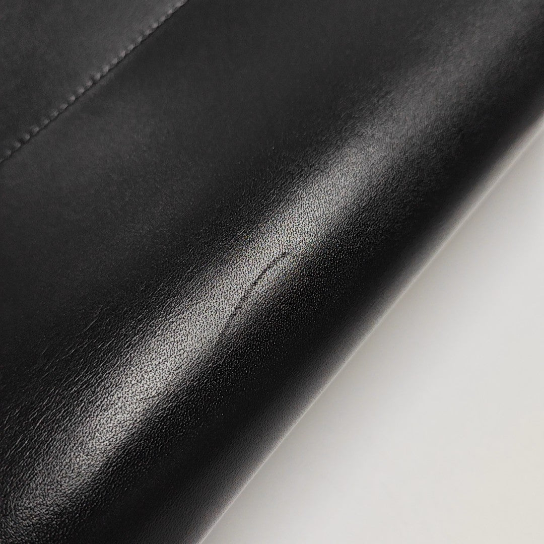 MANHATTAN Medium Calfskin Black