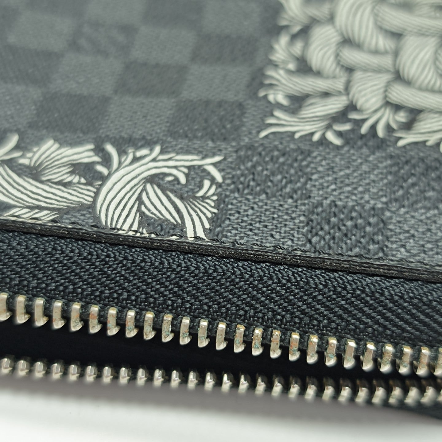 ZIPPY Damier Graphite Coated Canvas Black Wallet