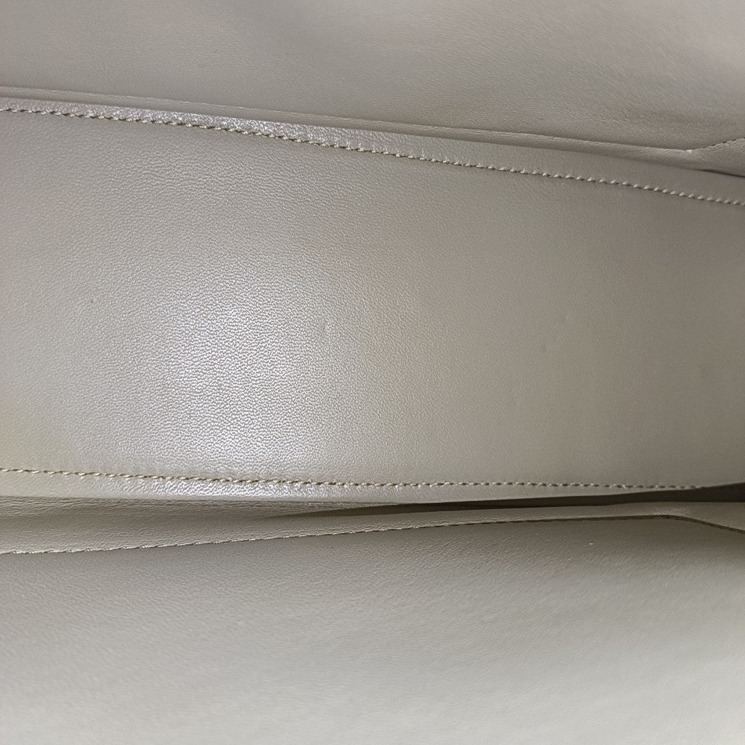 Crush Medium Quilted Calfskin Beige