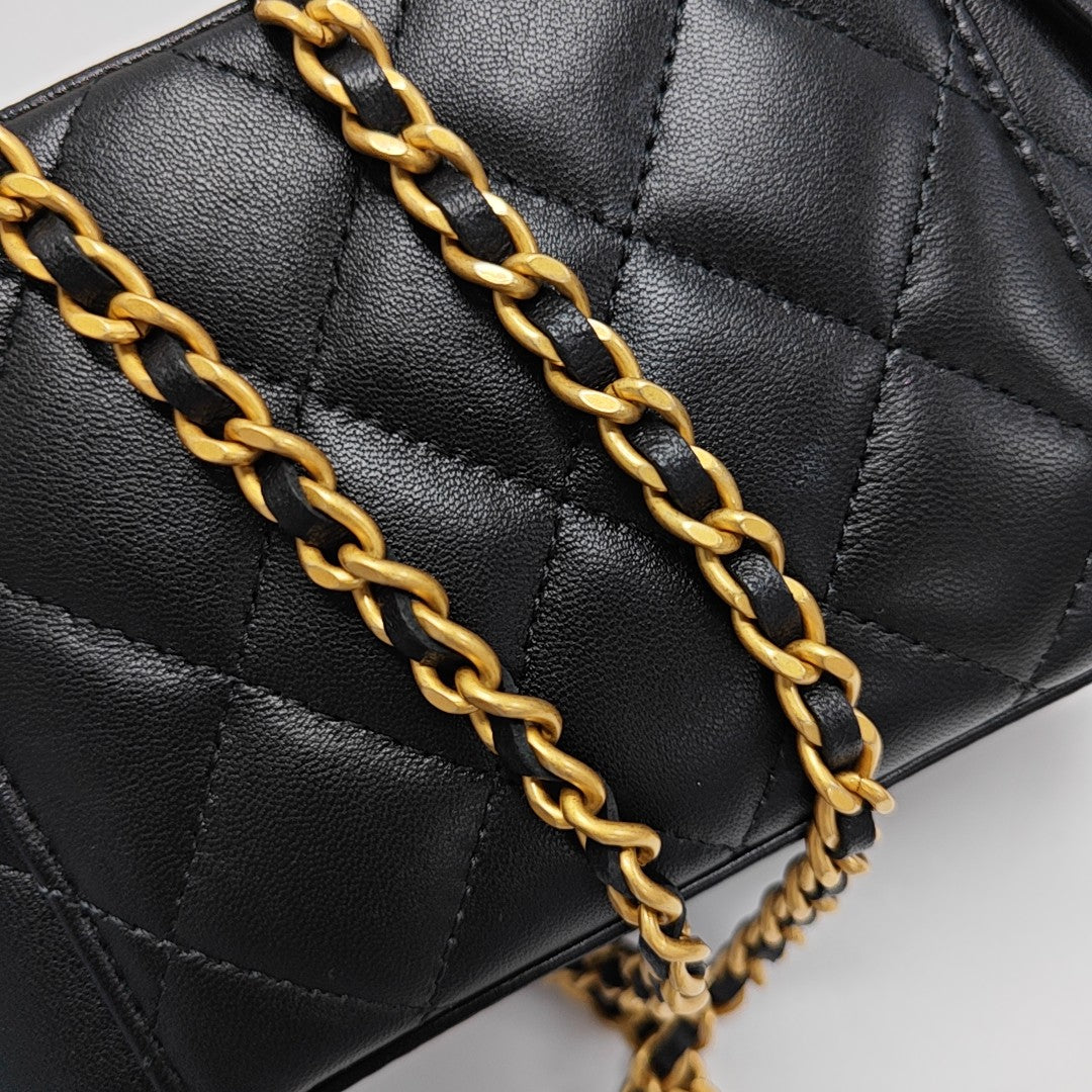 VANITY CASE Small Quilted Lambskin Black