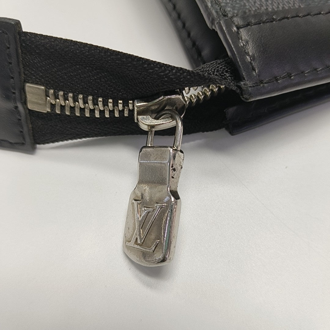 Pochette Voyag MM Damier Graphite Coated Canvas Gray