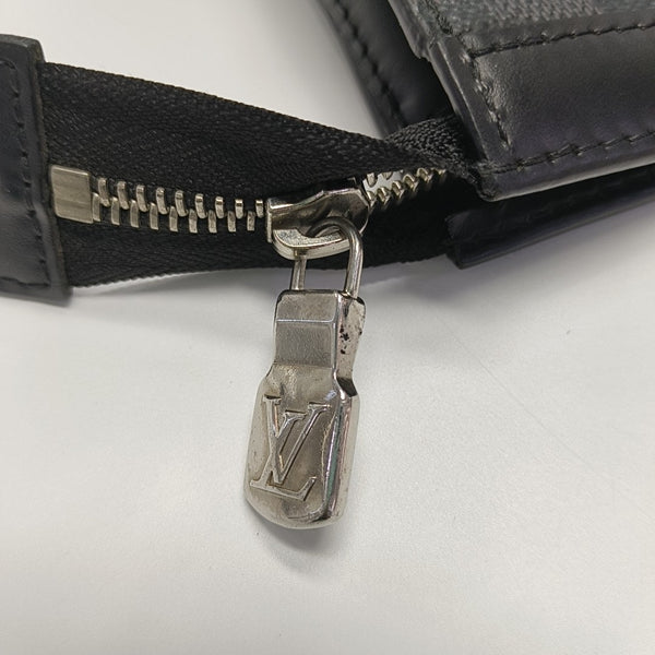 Pochette Voyag MM Damier Graphite Coated Canvas Gray
