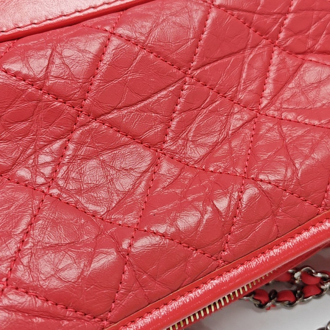 Authenticated pre-owned  GABRIELLE Small Quilted Calfskin Red - Shoulder Bag at Looply
