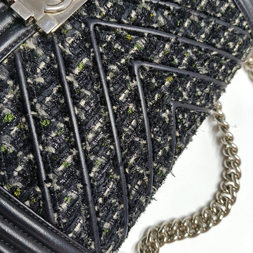 BOY CHANEL Chevron Wool Black