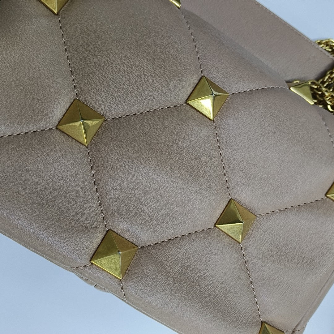 Roman Stud Quilted Lambskin Pink