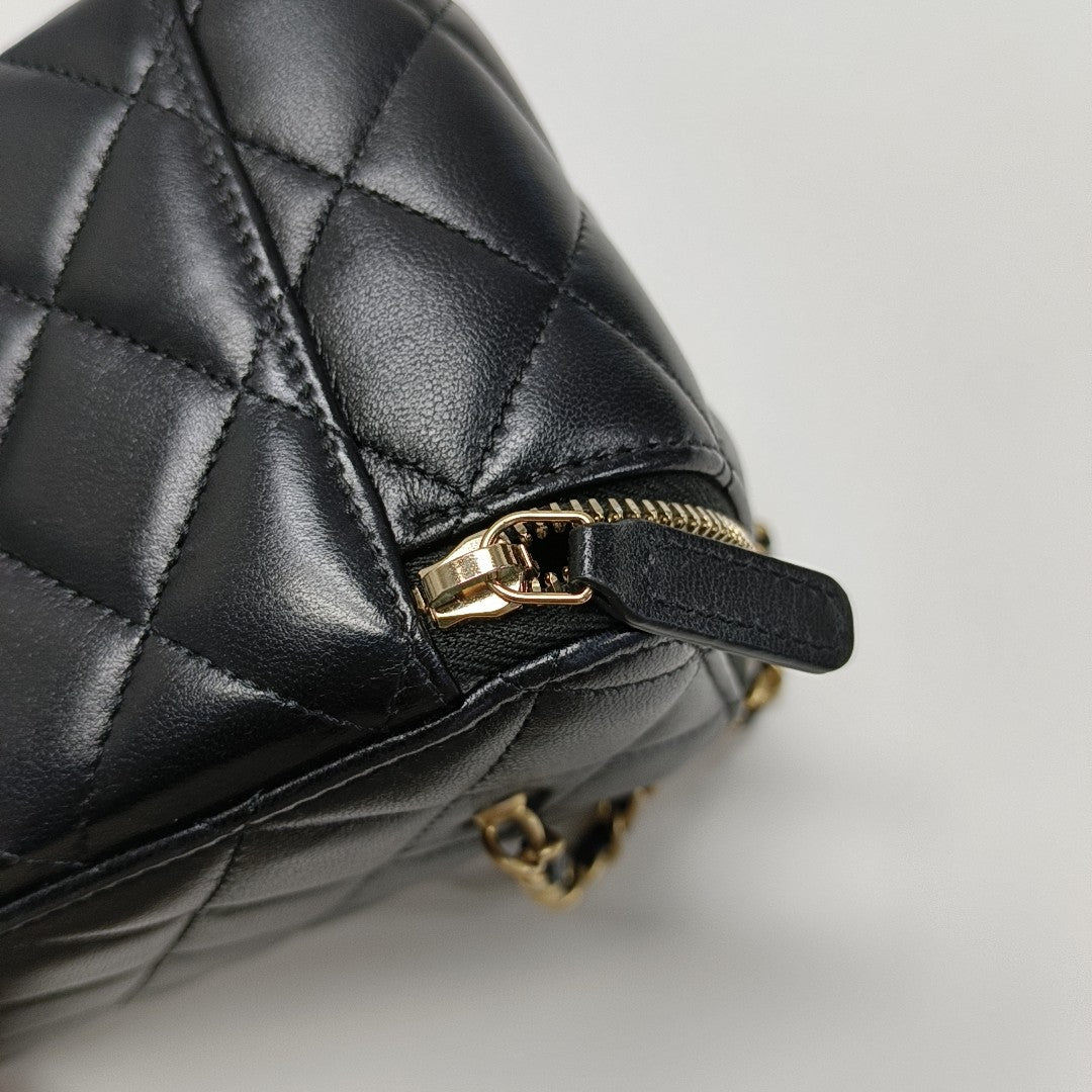 VANITY CASE Small Quilted Lambskin Black