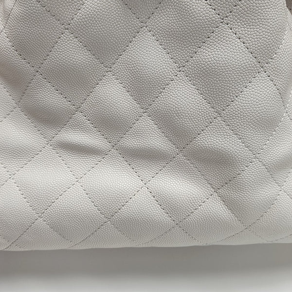 CHANEL 25 Small Piel de ternera granulada acolchada Blanca