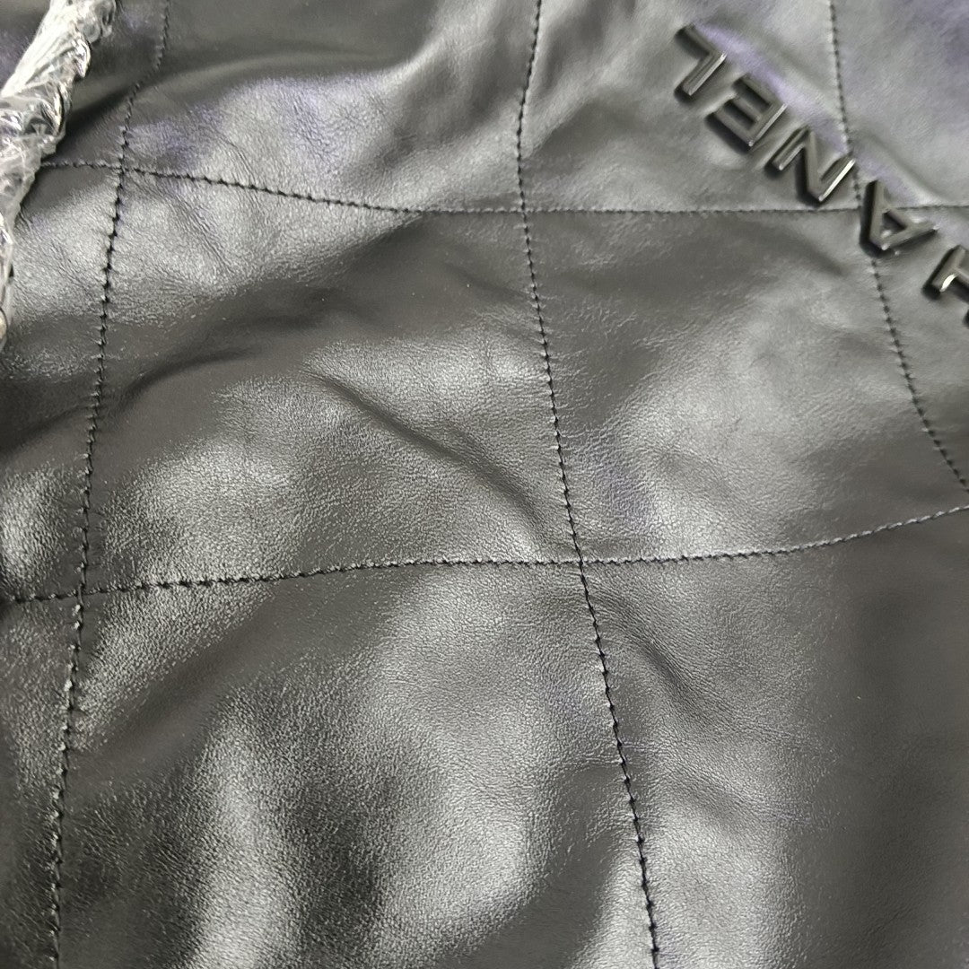 CHANEL 22 Small Quilted Calfskin Black