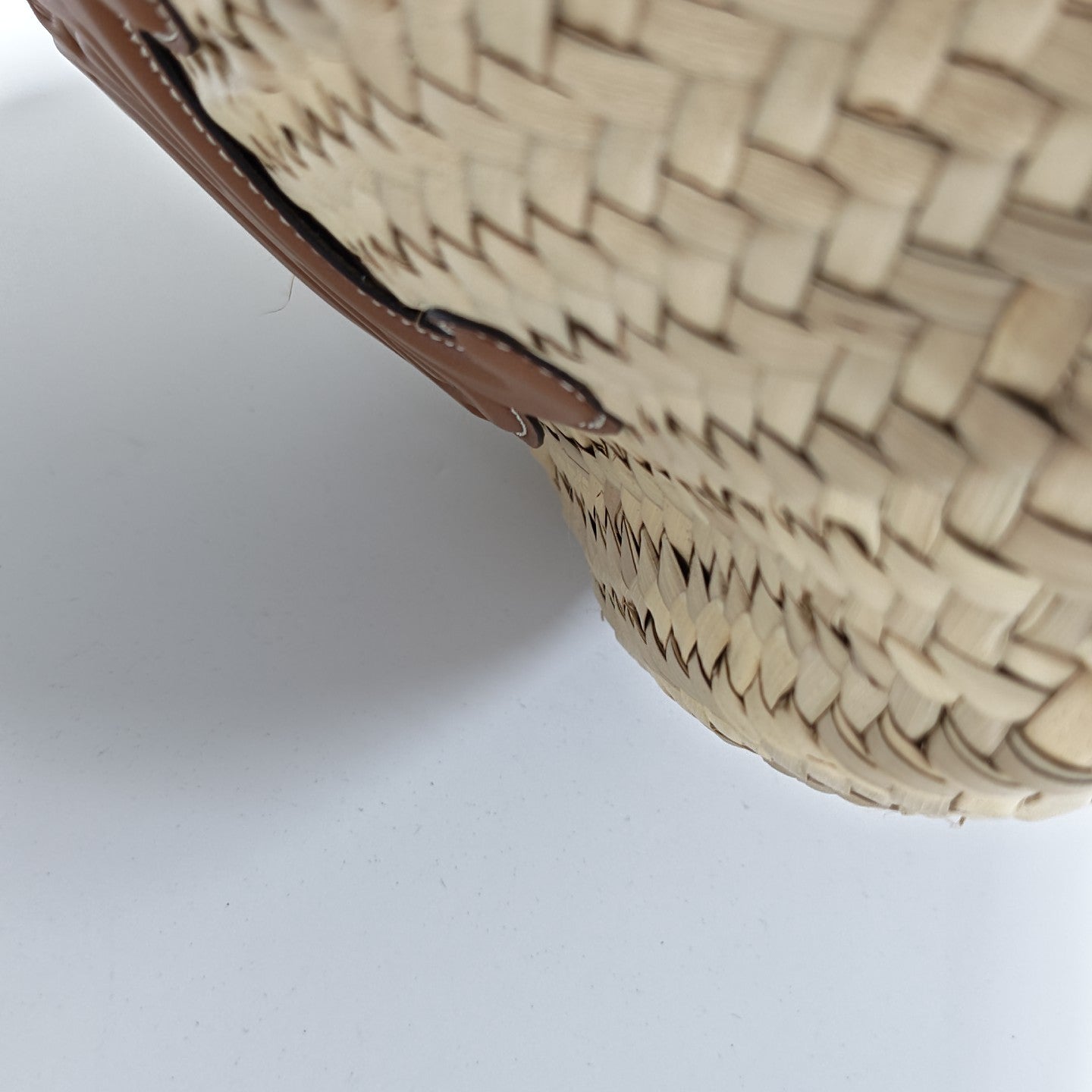 TRIOMPHE CLASSIC Medium Quilted Straw Beige