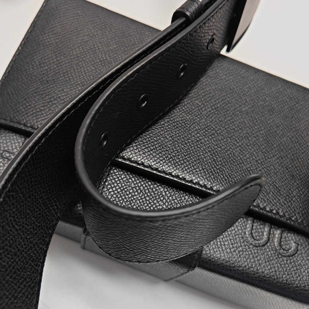 Authenticated pre-owned  30 Montaigne Calfskin Black - Shoulder Bag at Looply