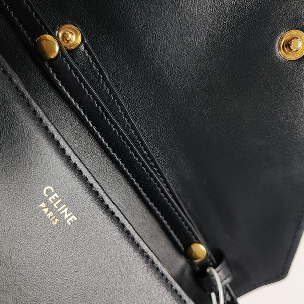 Authenticated pre-owned  TRIOMPHE Calfskin Black - Shoulder Bag at Looply