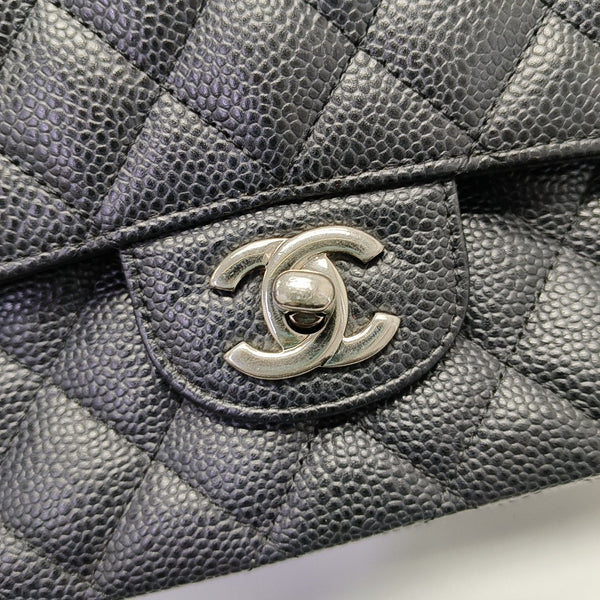 CLASSIC FLAP Medium Quilted Grained Calfskin Black