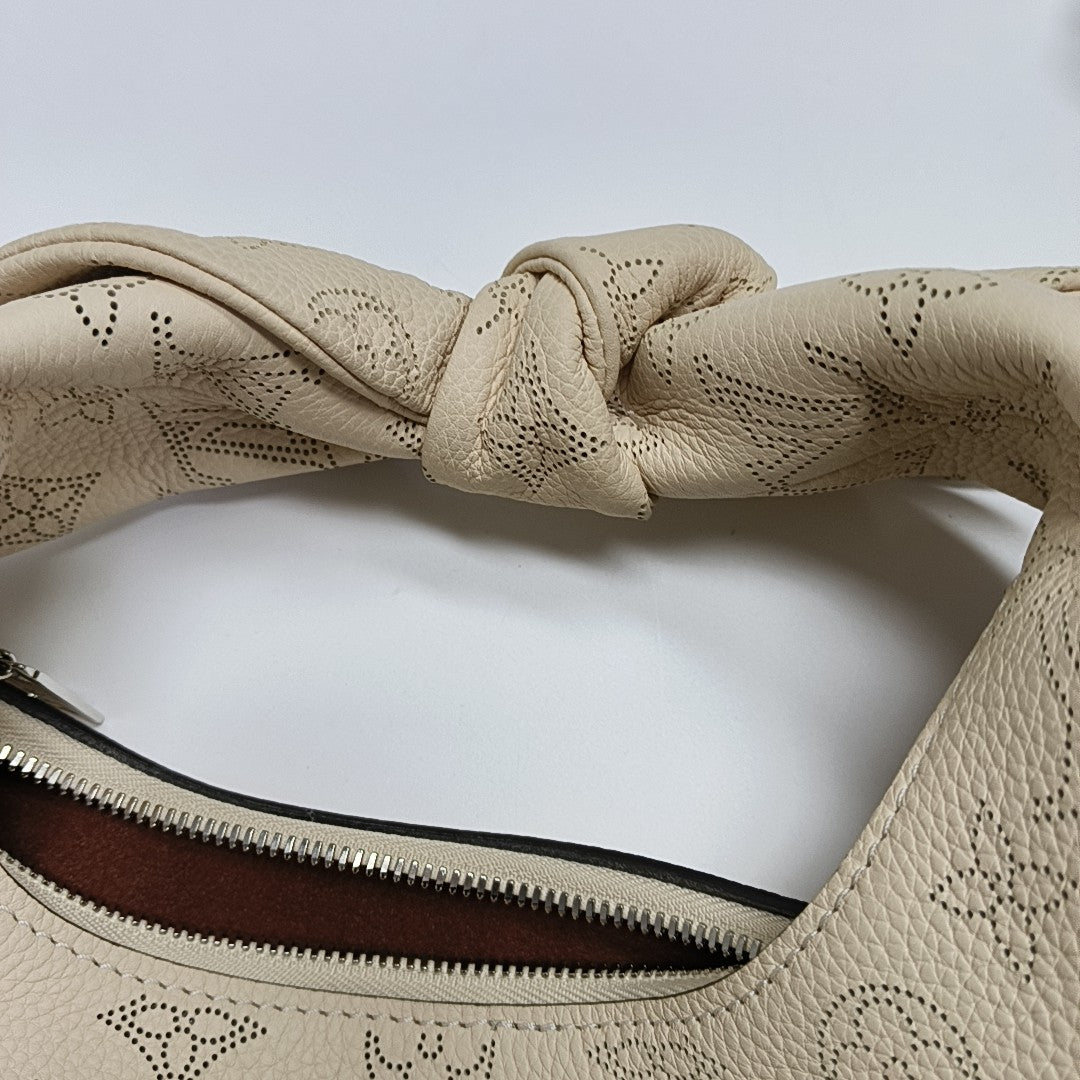 WHY KNOT Calfskin Beige