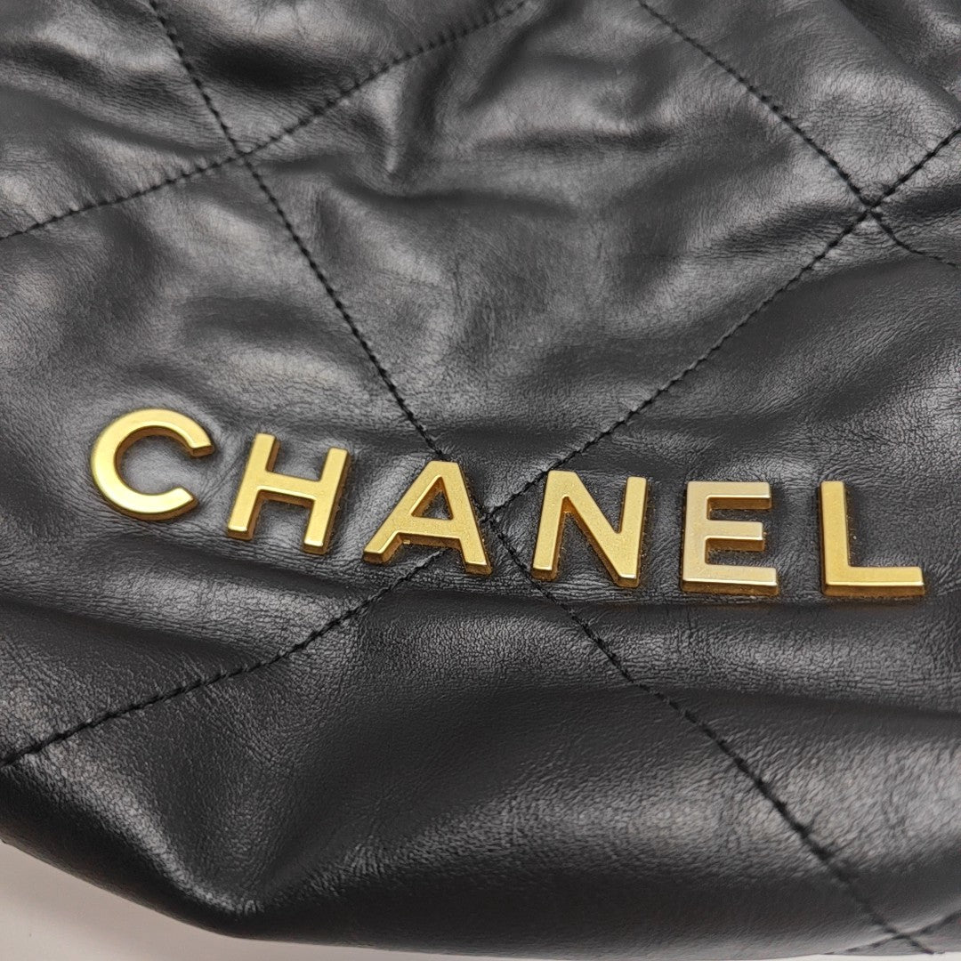 CHANEL 22 Mini Quilted Calfskin Black