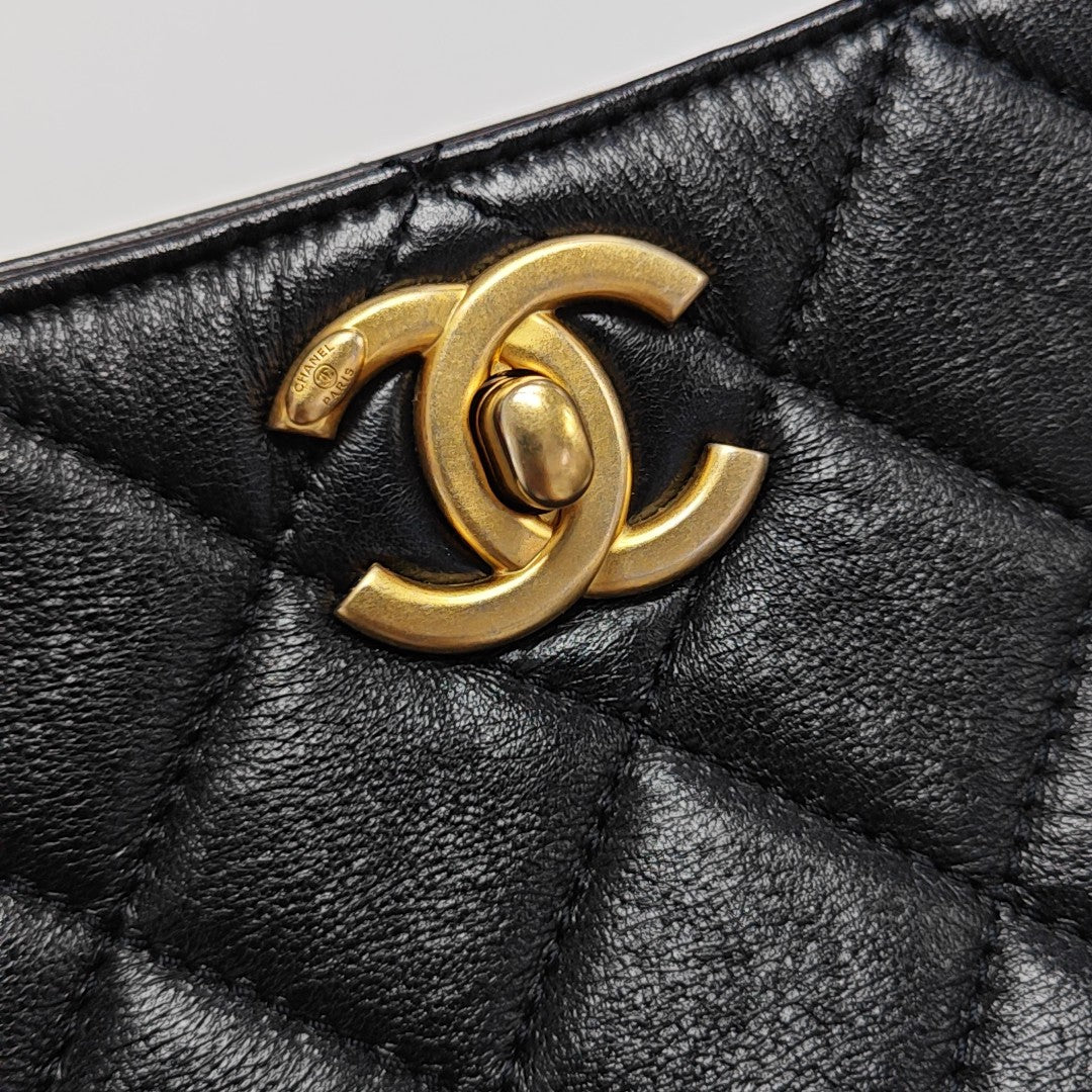Quilted Lambskin Shoulder Bag Black