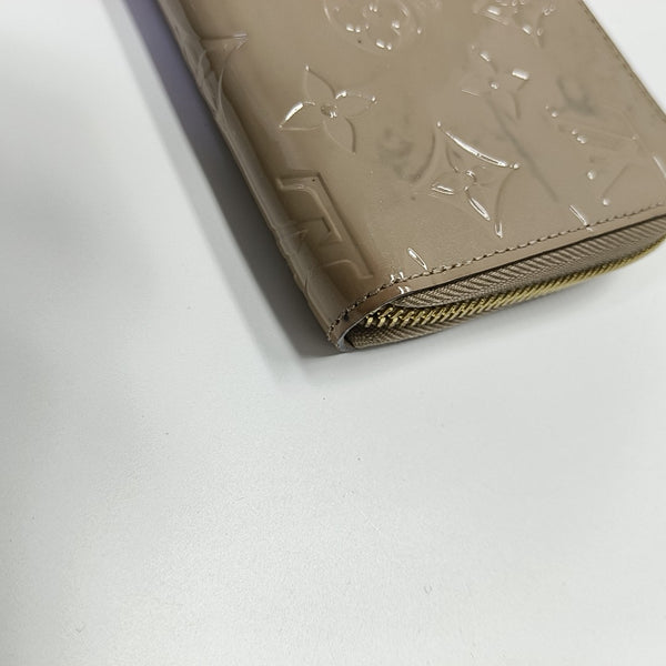 ZIPPY Monogram Patent Leather Gray Wallet
