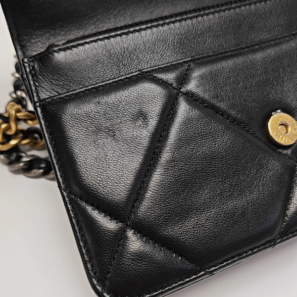 CHANEL 19 WOC Quilted Lambskin Black