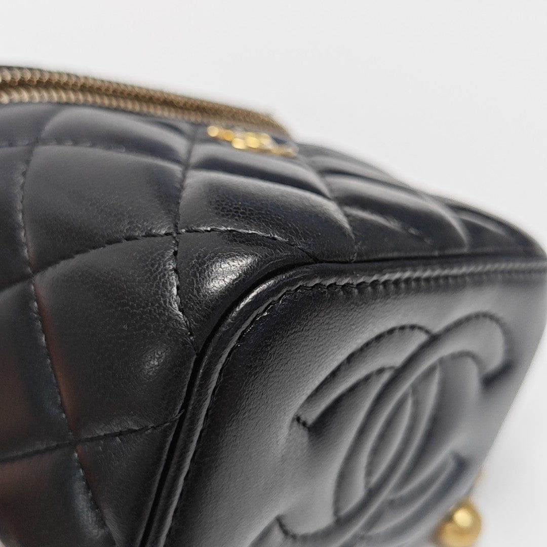 VANITY CASE Mini Quilted Lambskin Black
