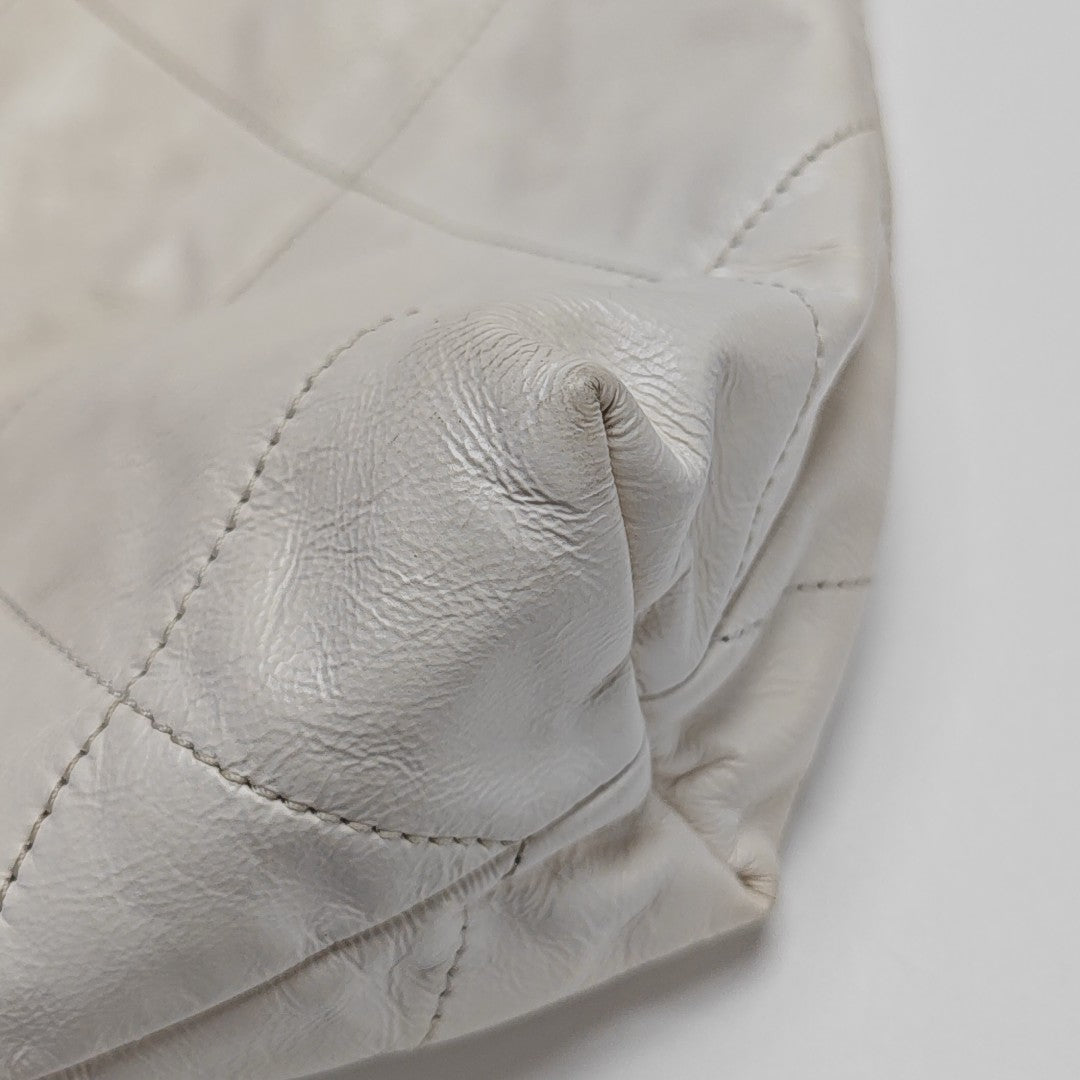CHANEL 22 Medium Quilted Calfskin White