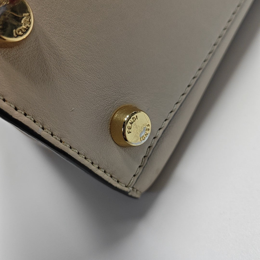 Peekaboo  Essential Medium Calfskin Beige
