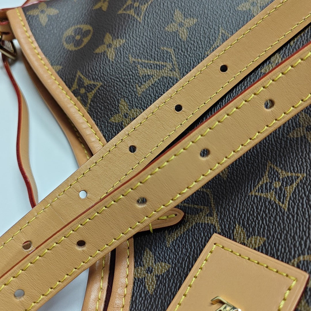 CARRYALL PM Monogram Coated Canvas Brown