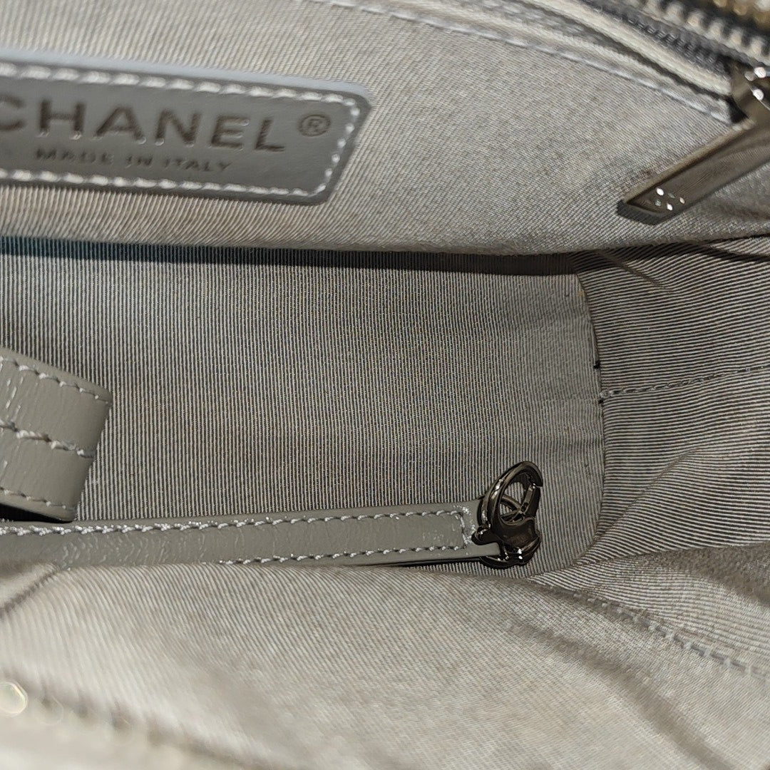 GABRIELLE Small Chevron Calfskin Gray