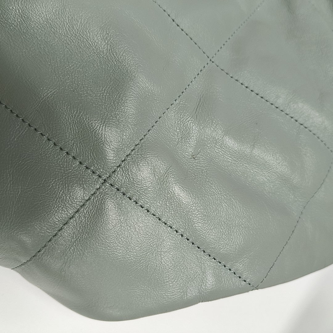 CHANEL 22 Medium Quilted Calfskin Green