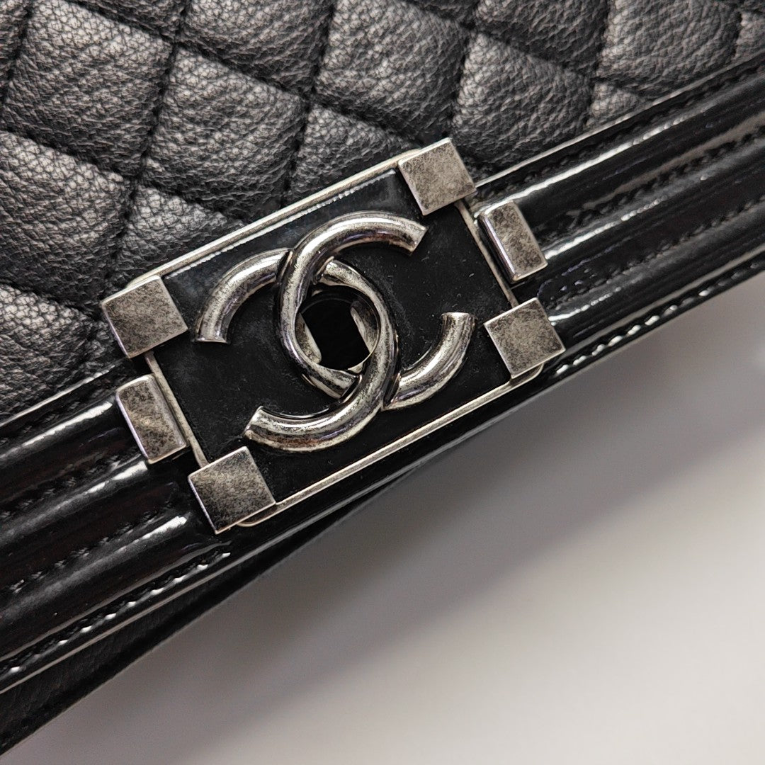 BOY CHANEL Medium Quilted Lambskin Black