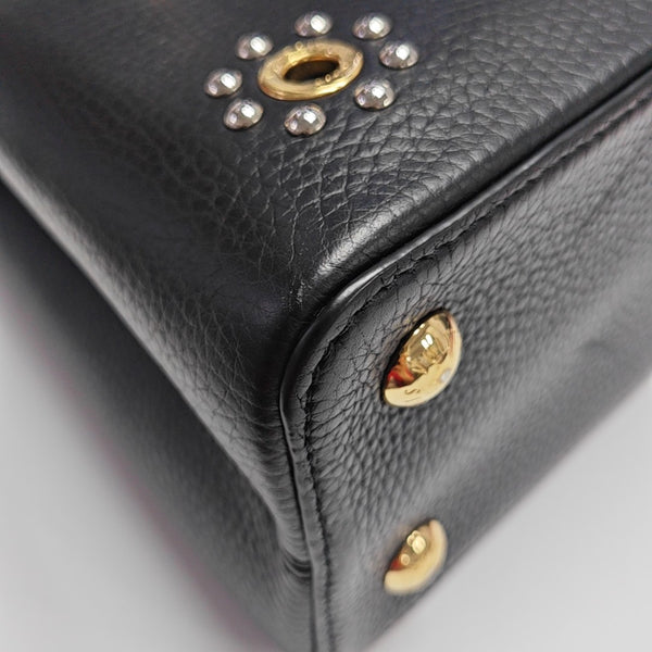 Authenticated pre-owned  CAPUCINES MM Calfskin Black - Shoulder Bag at Looply