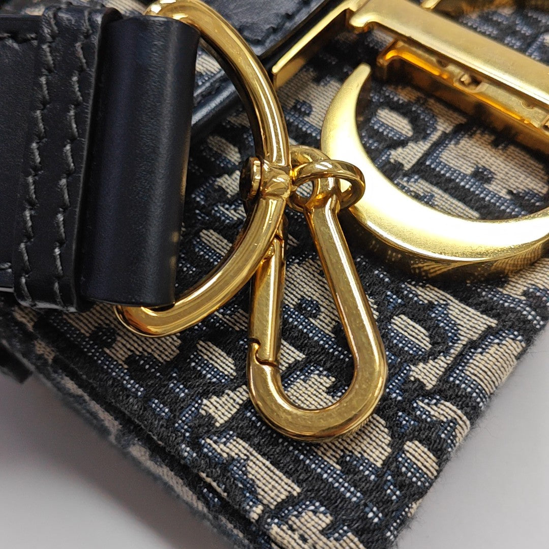 30 Montaigne Mini Oblique Canvas Blue