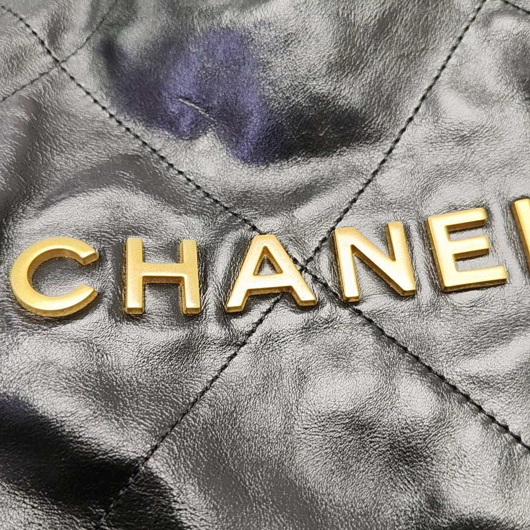 CHANEL 22 Small Quilted Calfskin Black