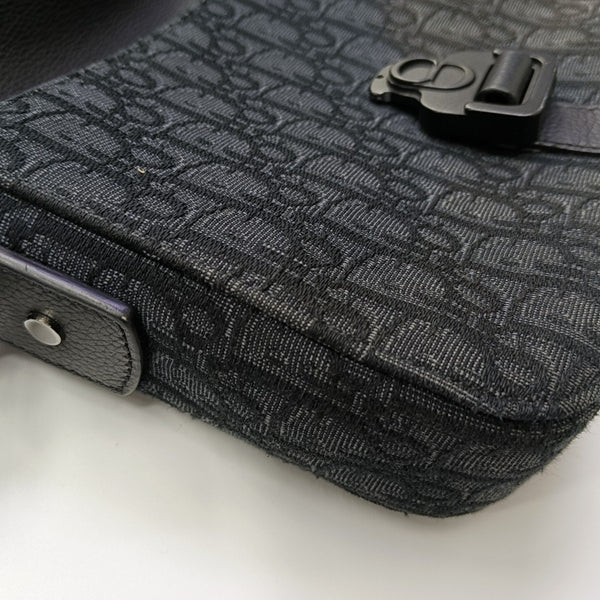 Saddle Small Oblique Canvas Black