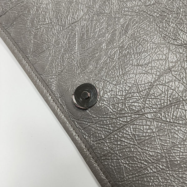 NIKI Large Chevron Calfskin Gray