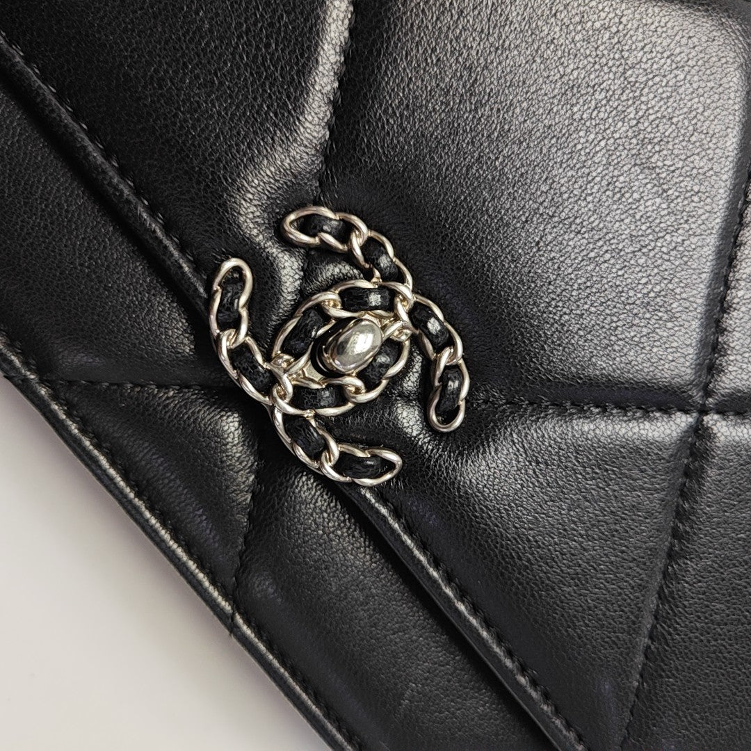 CHANEL 19 Quilted Lambskin Black