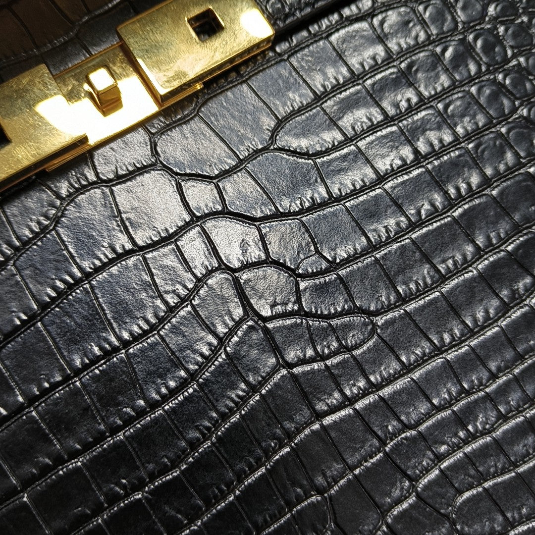 MANHATTAN Calfskin Black
