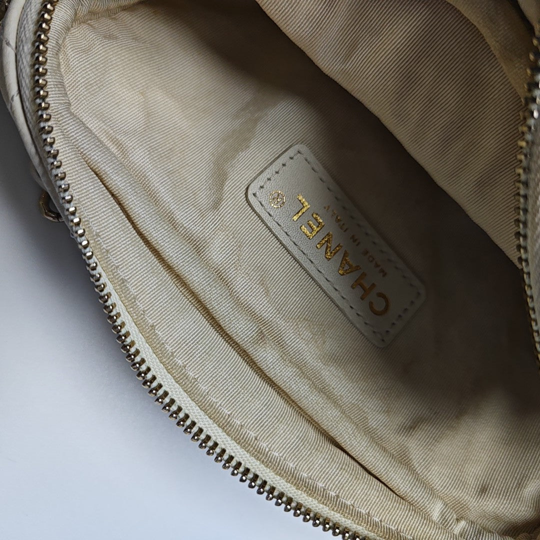CAMERA CASE Quilted Grained Calfskin White