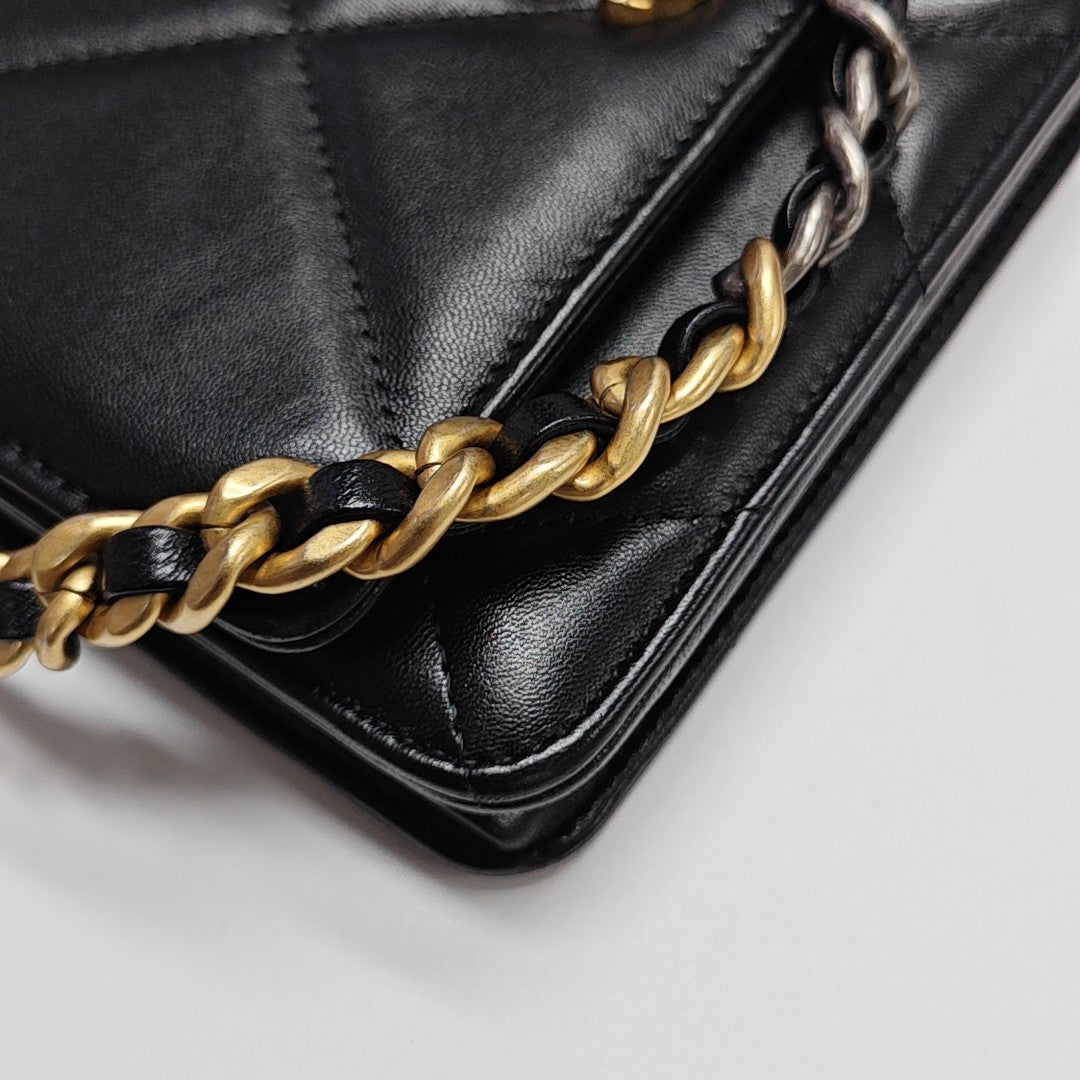 CHANEL 19 WOC Quilted Lambskin Black
