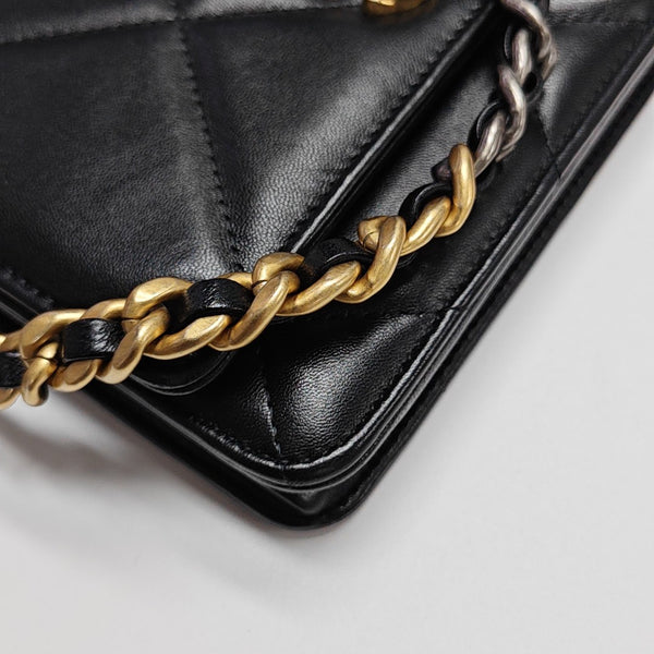 CHANEL 19 WOC Quilted Lambskin Black