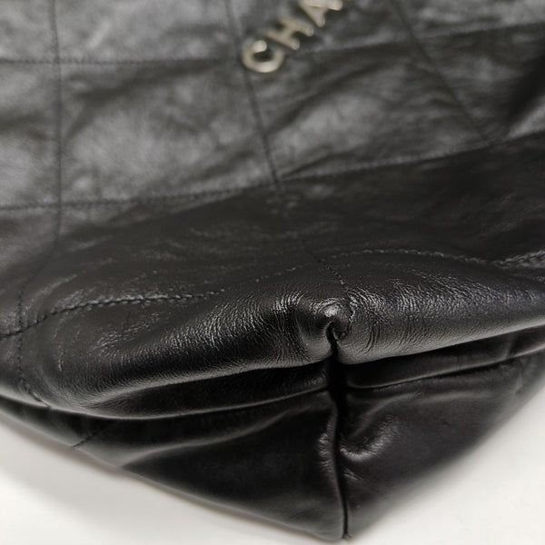 CHANEL 22 Medium Quilted Calfskin Black
