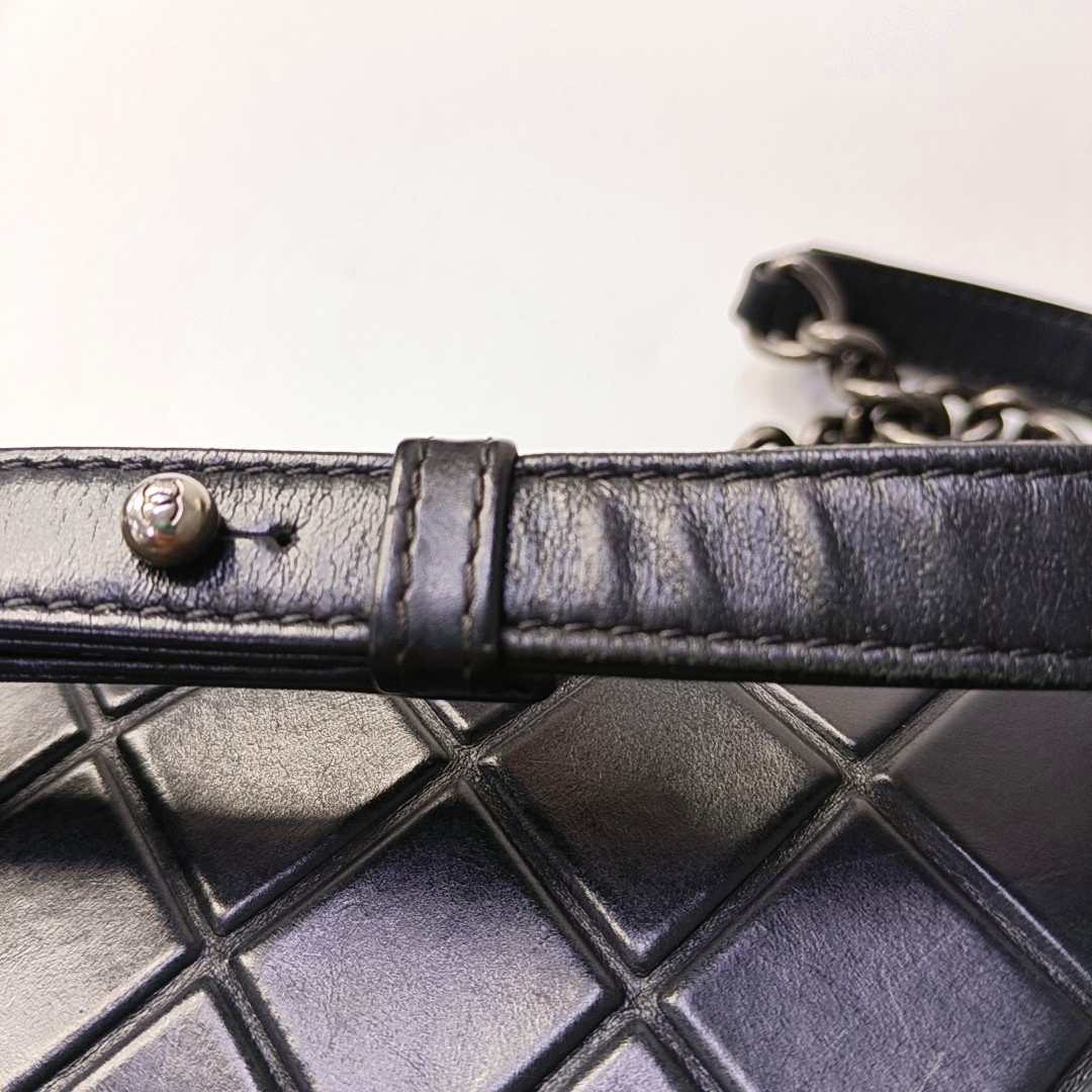 BOY CHANEL Medium Quilted Calfskin Black