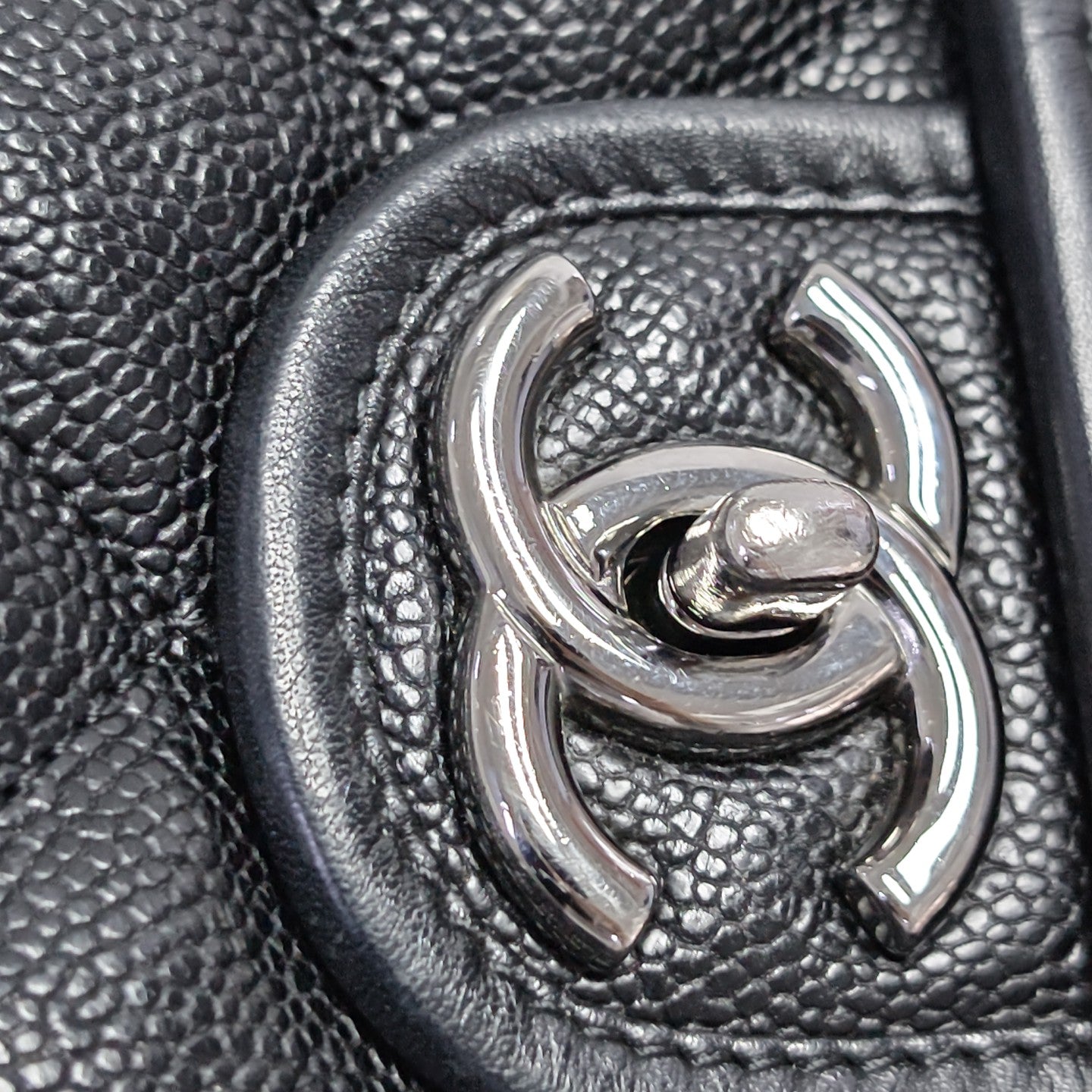 CLASSIC FLAP Jumbo Quilted Grained Calfskin Black