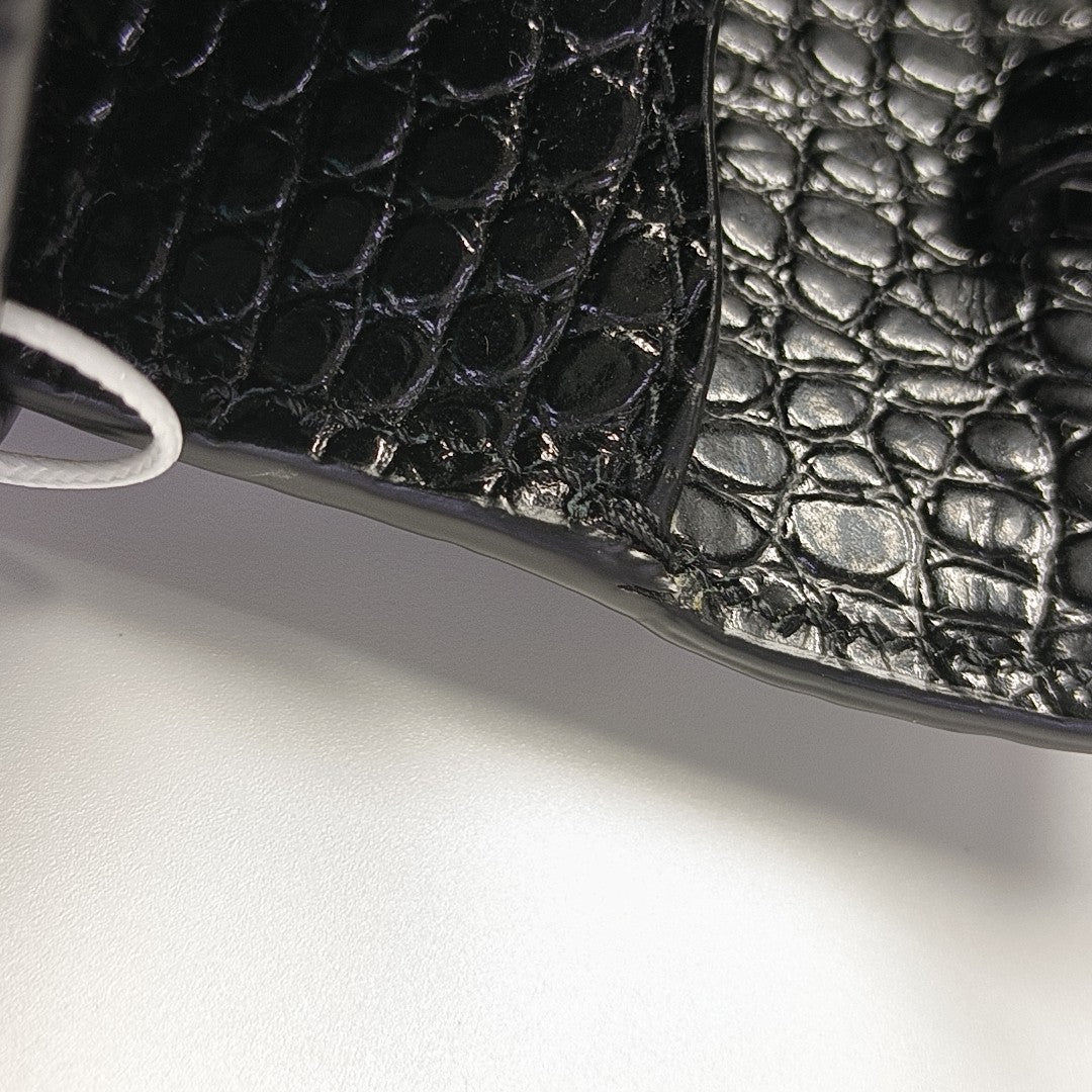 MANHATTAN Medium Calfskin Black