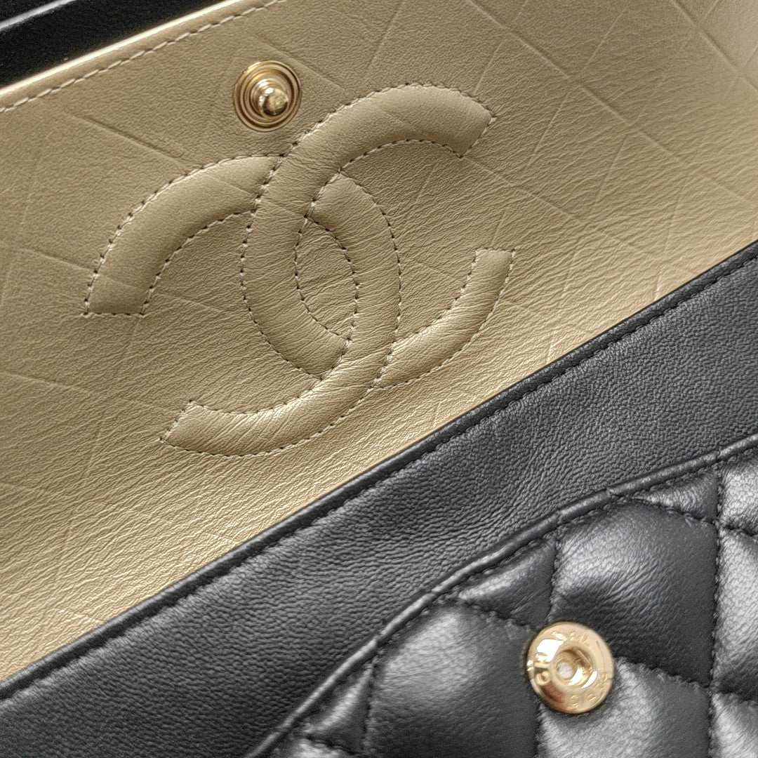 CLASSIC FLAP Small Quilted Lambskin Black
