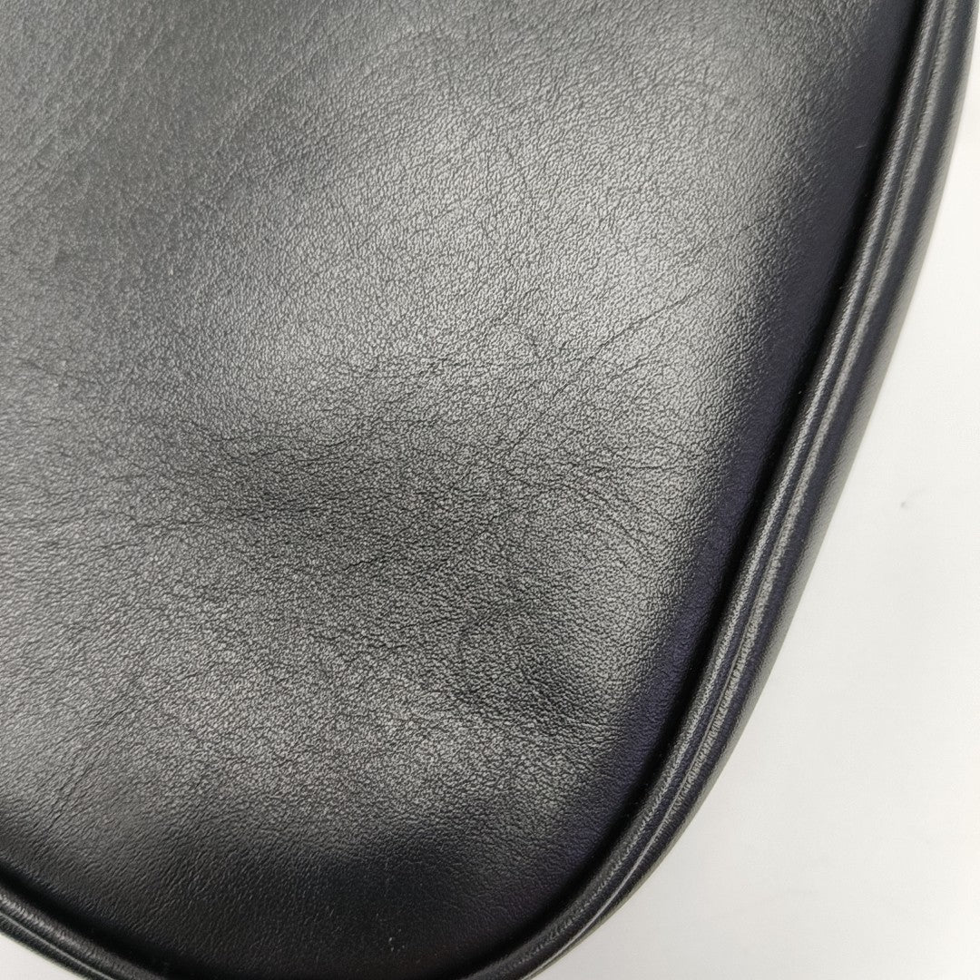 TRIANGLE Calfskin Black