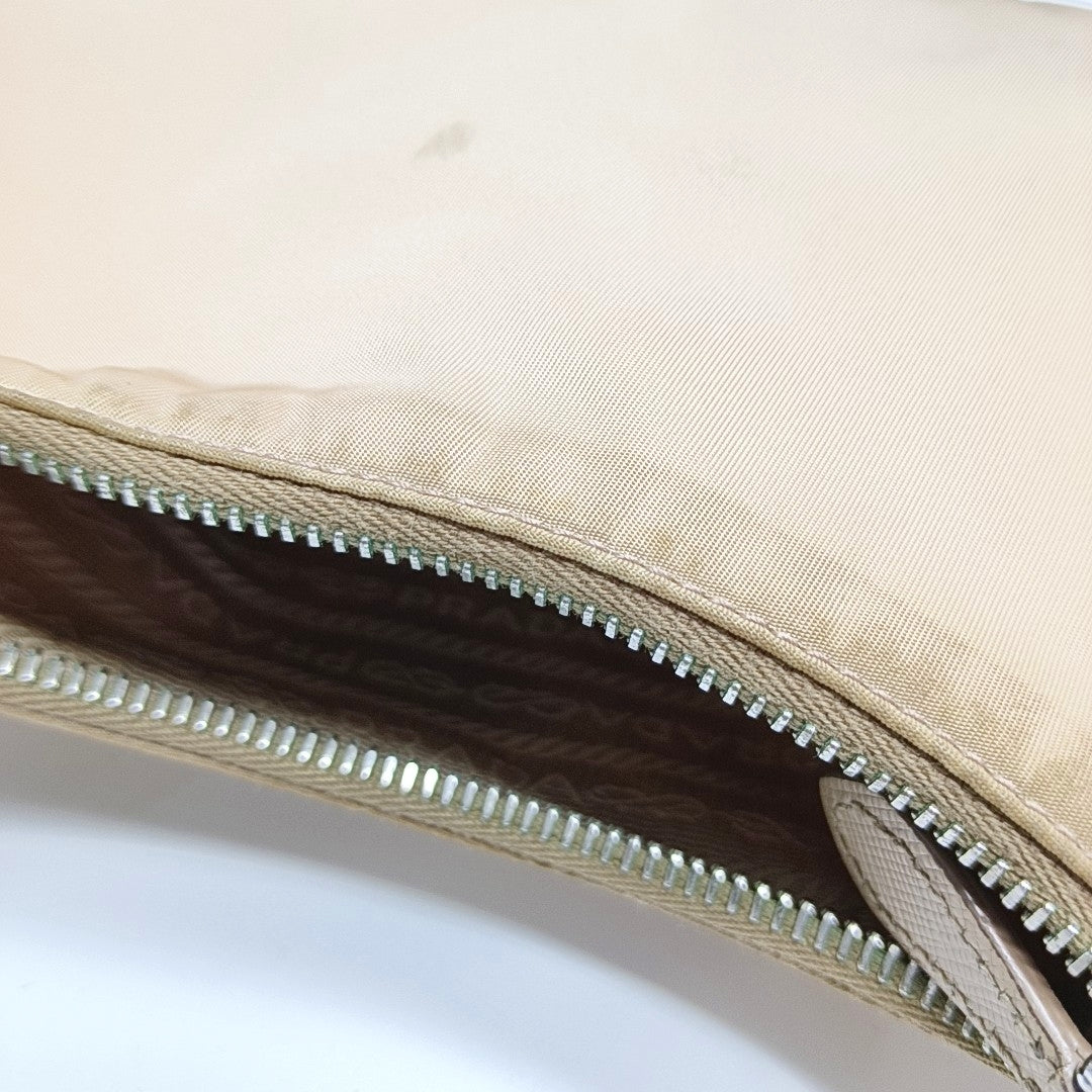 Authenticated pre-owned  Re-Edition2005 Nylon Beige - Shoulder Bag at Looply