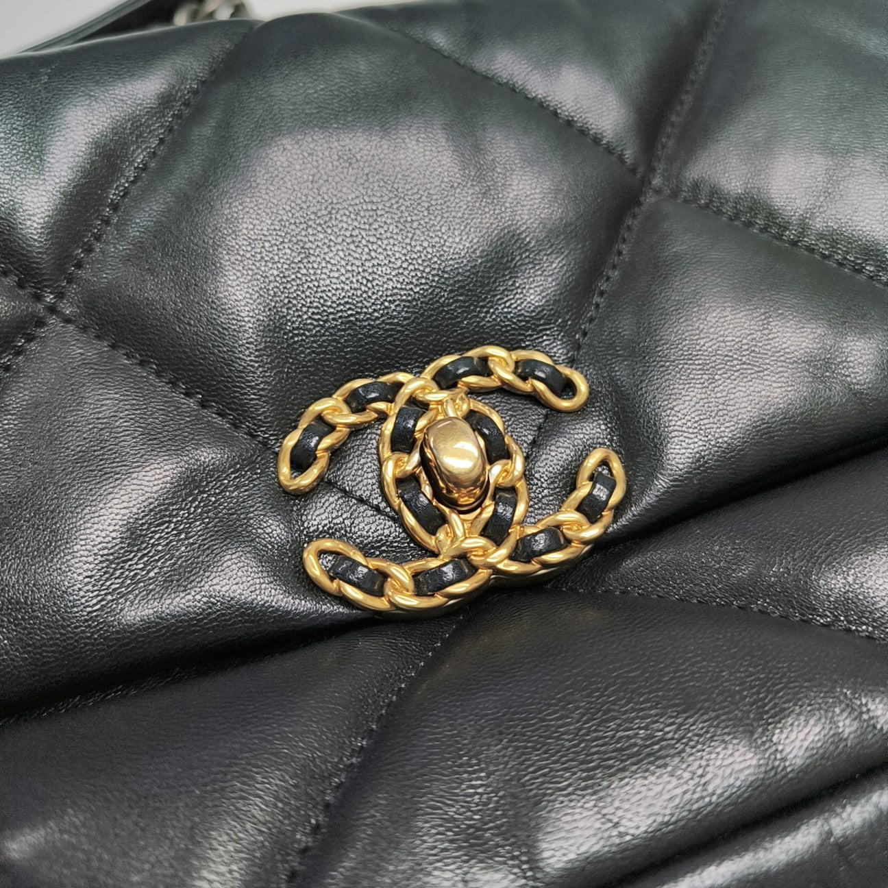 CHANEL 19 Small Quilted Lambskin Black