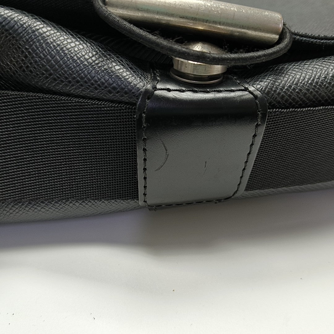 VIKTOR Calfskin Black